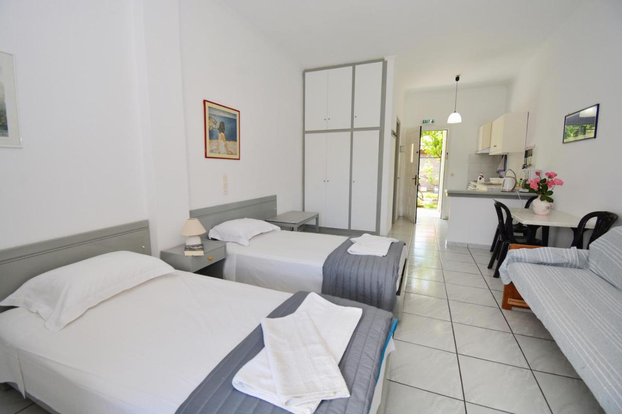 Dolphin Apt & Studios -Next To The Beach Roda  Ngoại thất bức ảnh