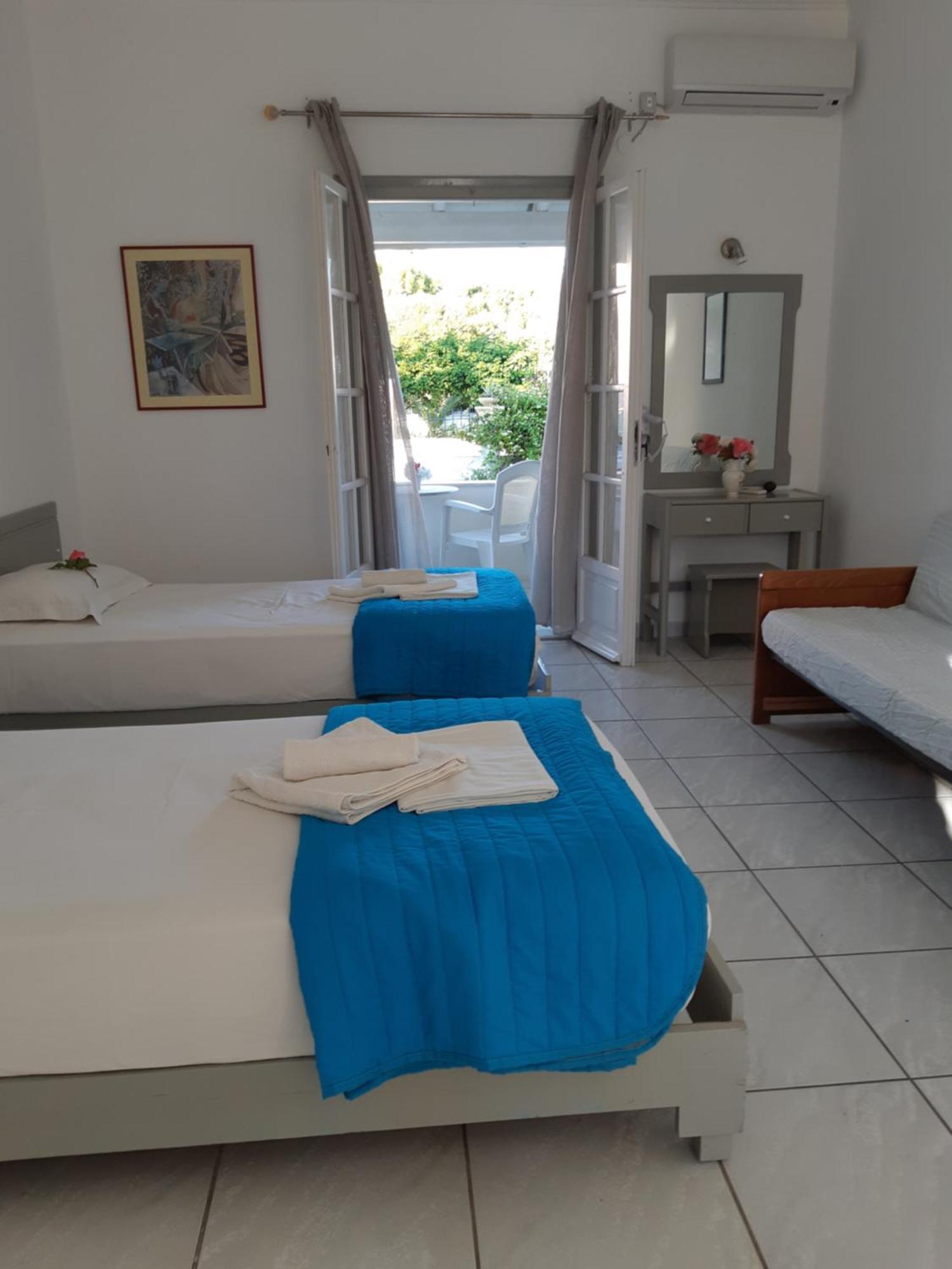 Dolphin Apt & Studios -Next To The Beach Roda  Ngoại thất bức ảnh