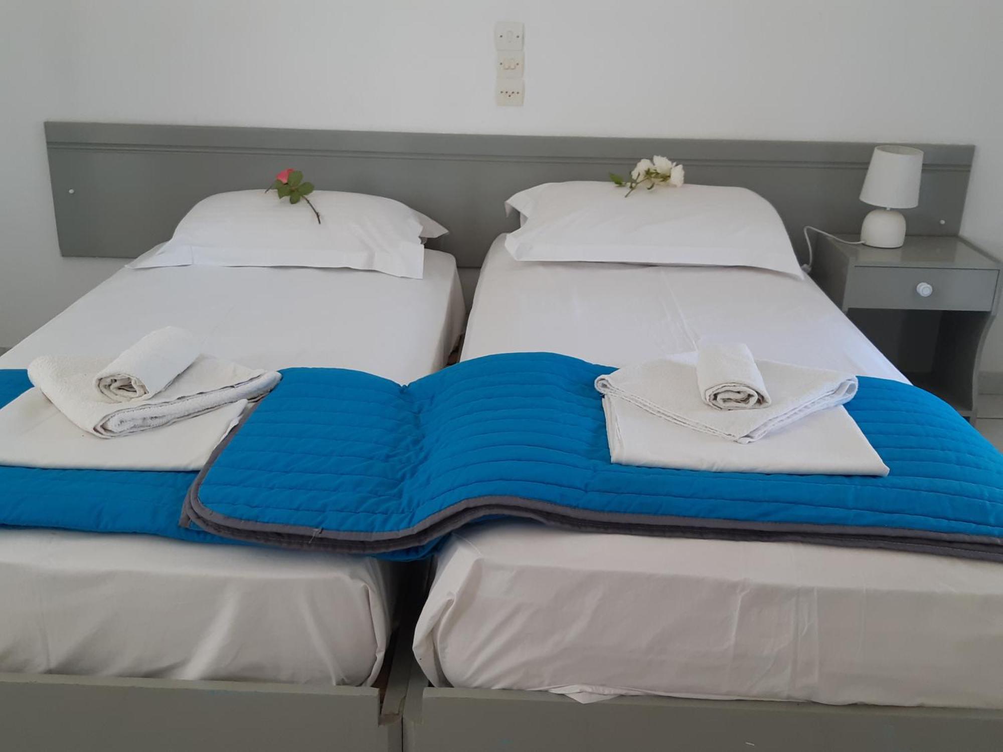 Dolphin Apt & Studios -Next To The Beach Roda  Ngoại thất bức ảnh