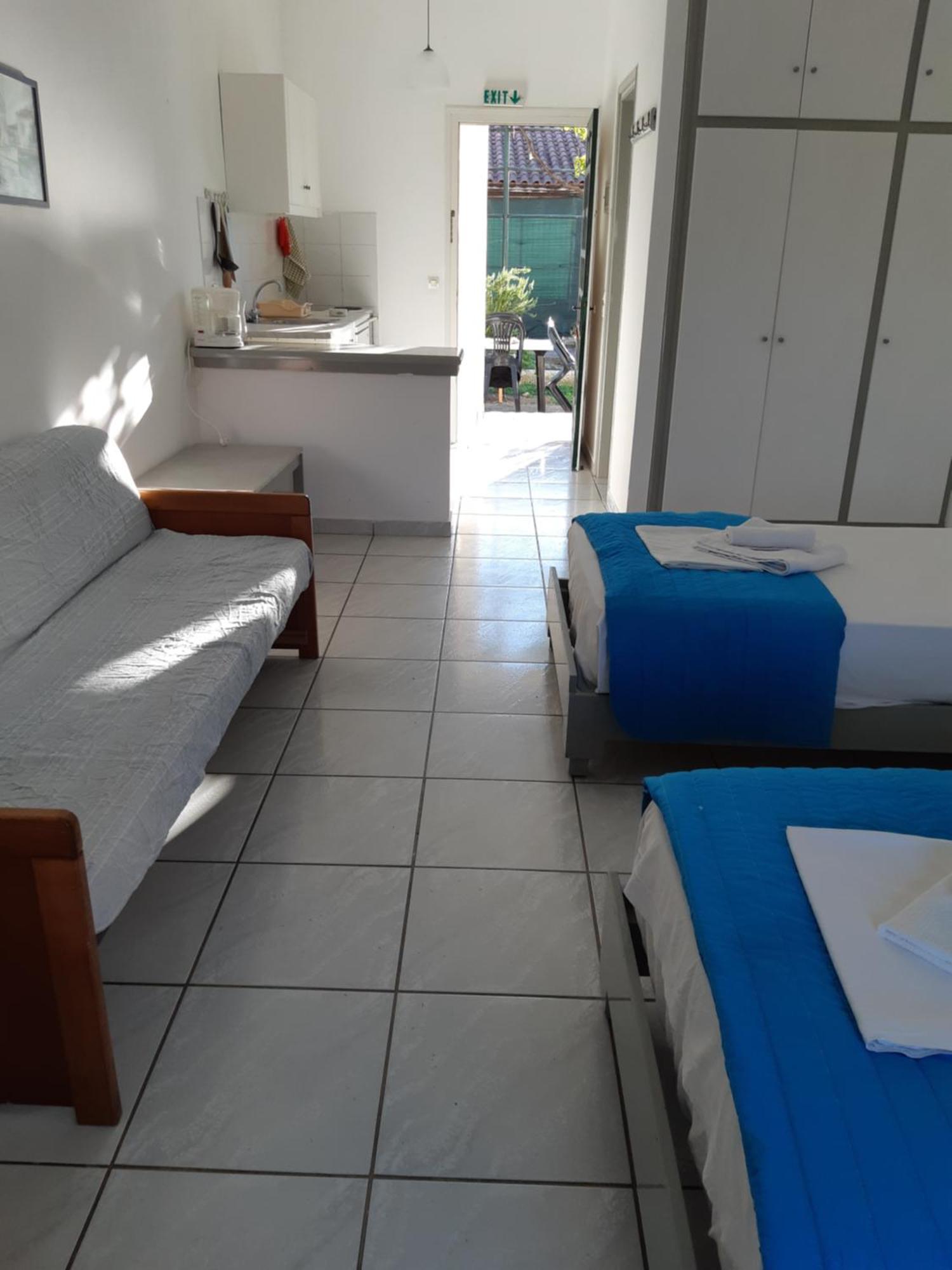 Dolphin Apt & Studios -Next To The Beach Roda  Ngoại thất bức ảnh